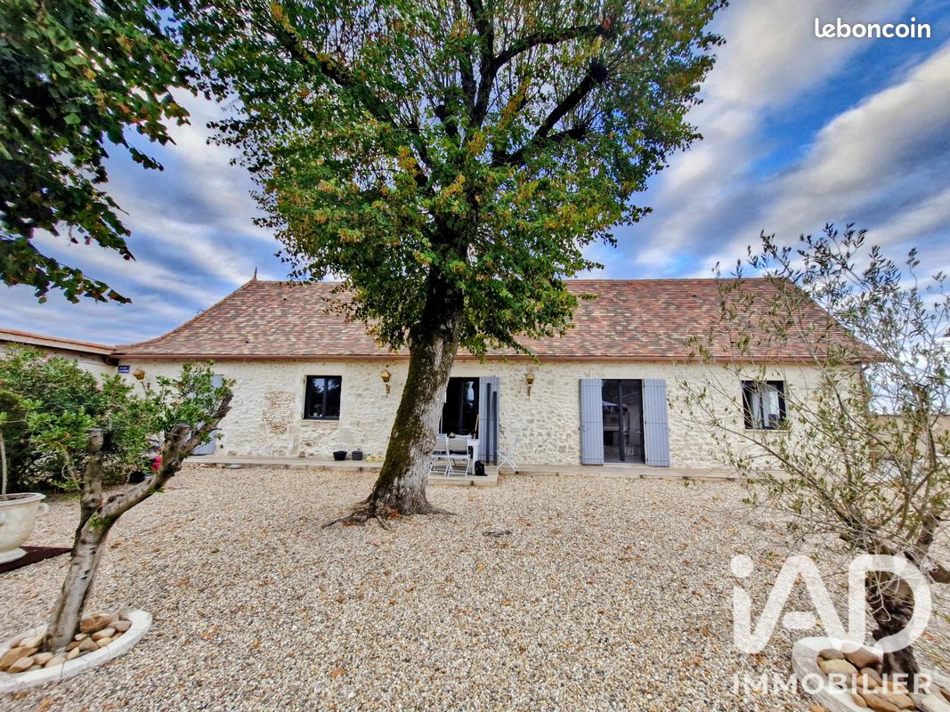 Maison 8 pièces 206 m² · à Pomport · 206 m² · 470 000 €