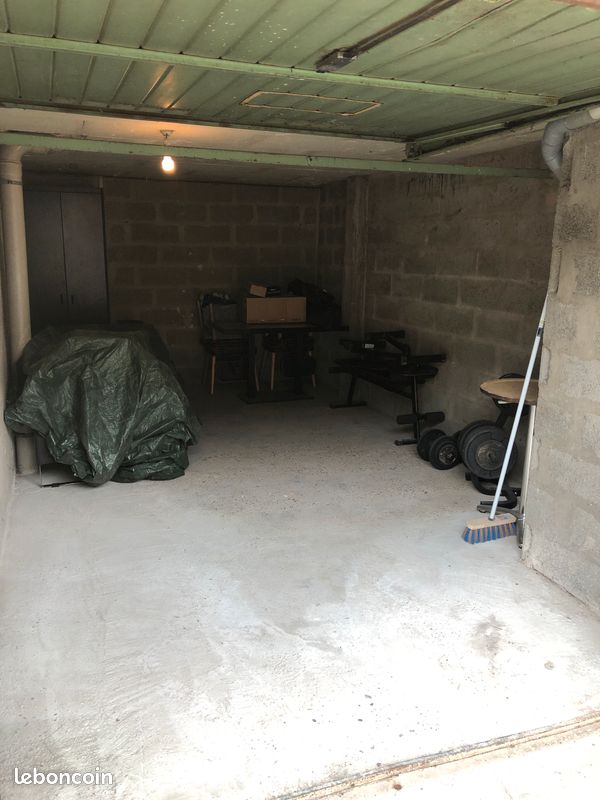 Garage parking (image 2)