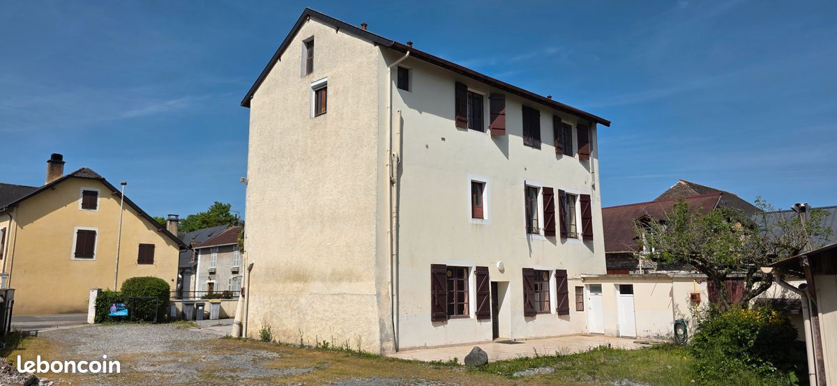 Maison 10 pièces 206 m² · à Pardies-Piétat · 206 m² · 185 000 €