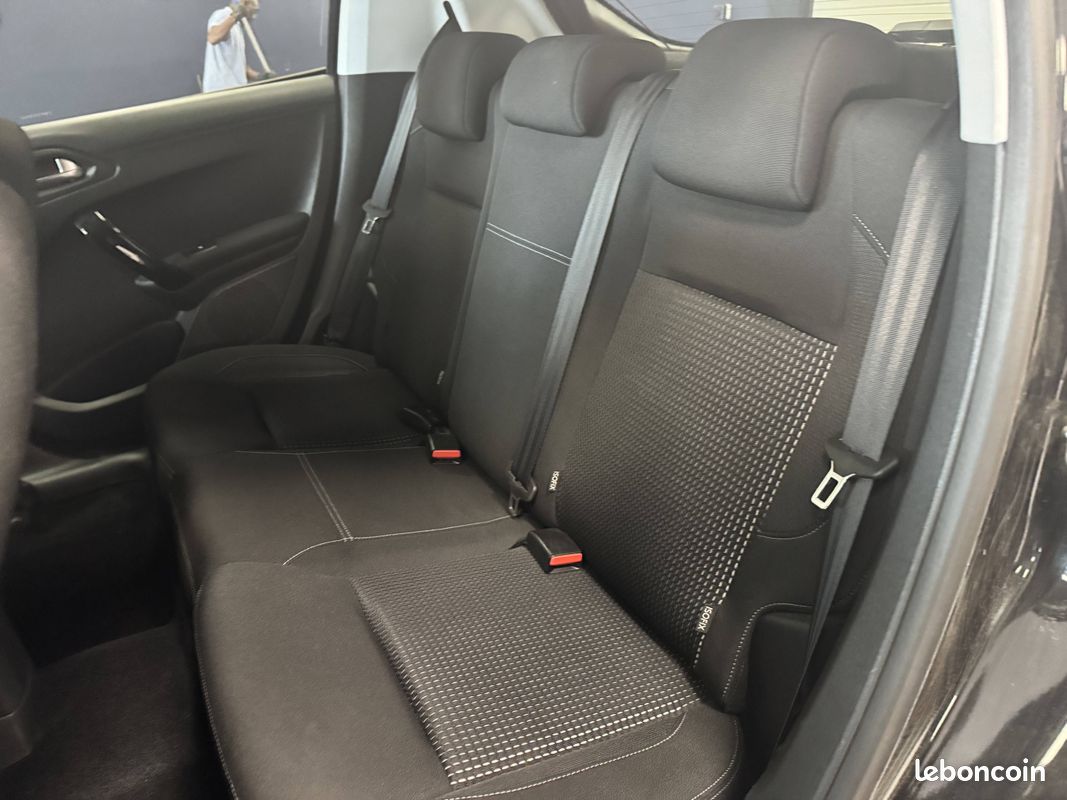 PEUGEOT 208 PureTech 82ch S&S BVM5 6.2 Evap Allure (image 11)