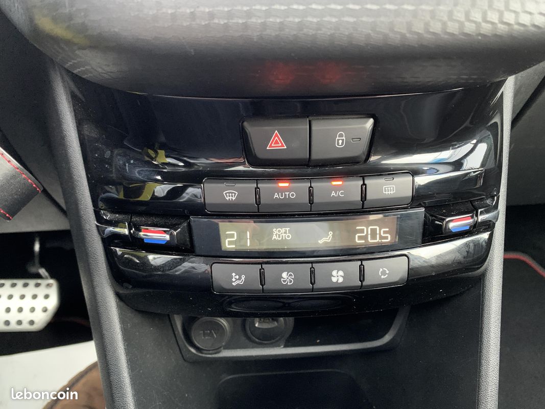 PEUGEOT 2008 1.2 PureTech 110ch S&S EAT6 GT Line (image 27)