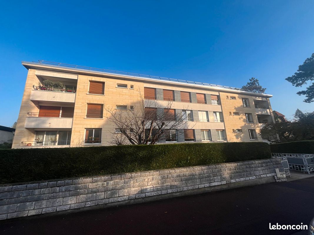 Appartement 6 pièce(s) 183 m²à louer Saint-germain-en-laye