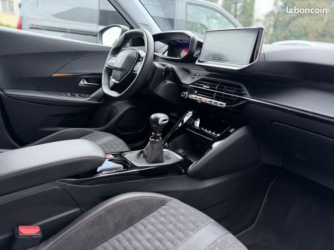 PEUGEOT 2008 1.2i PT S&S 130 Roadtrip (image 12)