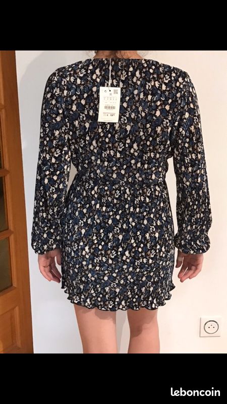 Robe courte bleue fleurs Pull&Bear belifana95 (image 2)