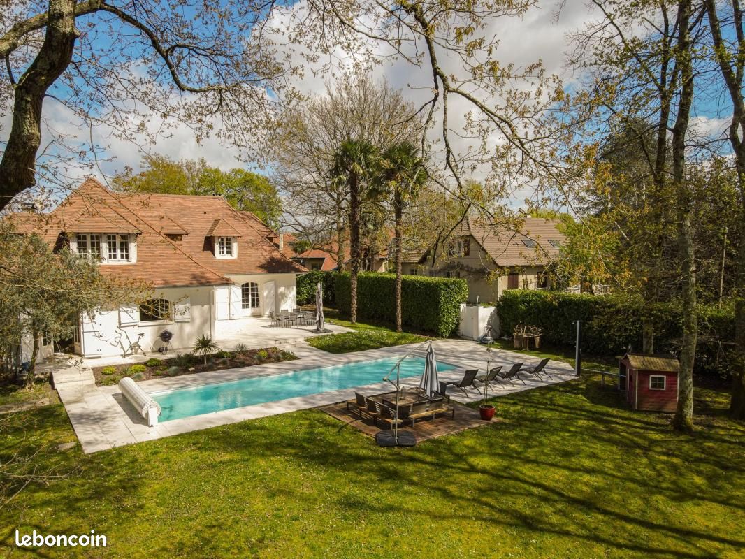 Maison 6 pièces 258 m² · à Lons · 258 m² · 749 000 €