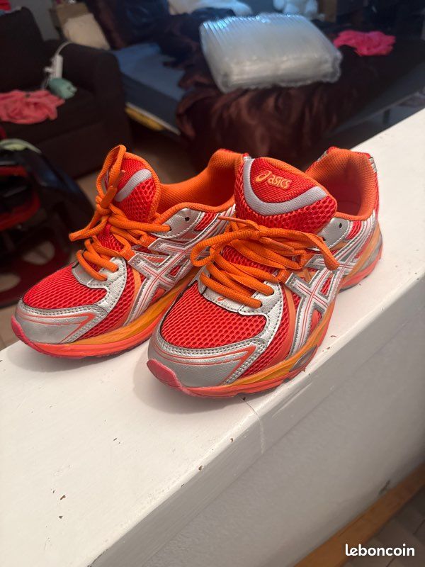 ASICS orange (image 3)