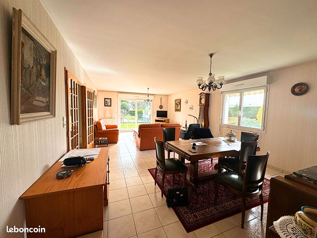 Maison 6 pièces 234 m² - Lescar 64230 (image principale 2)