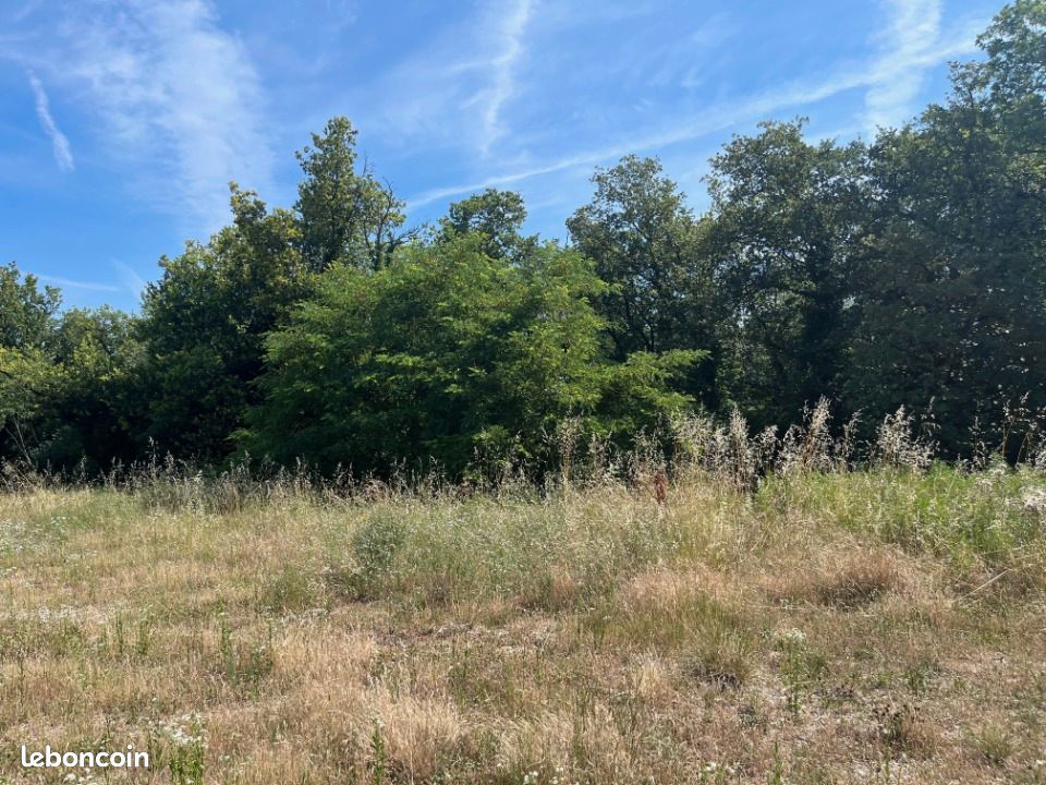 Terrain 565 m² · à Sainte-Cécile-les-Vignes · 124 000 €
