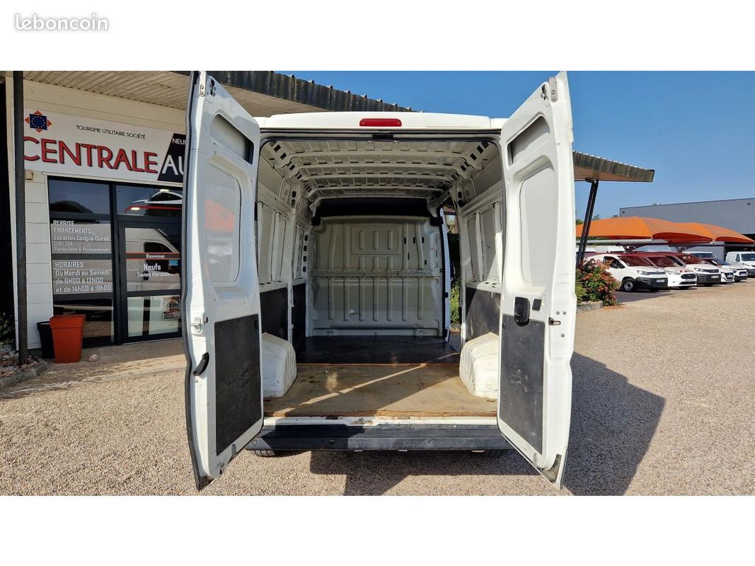 PEUGEOT BOXER Premium 333 L3H2 2.2 BlueHDi S&S - 140 (image 17)