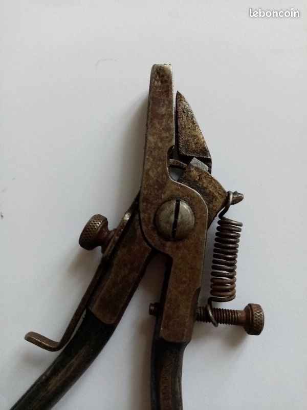 Pince multifonction ancienne (image 3)