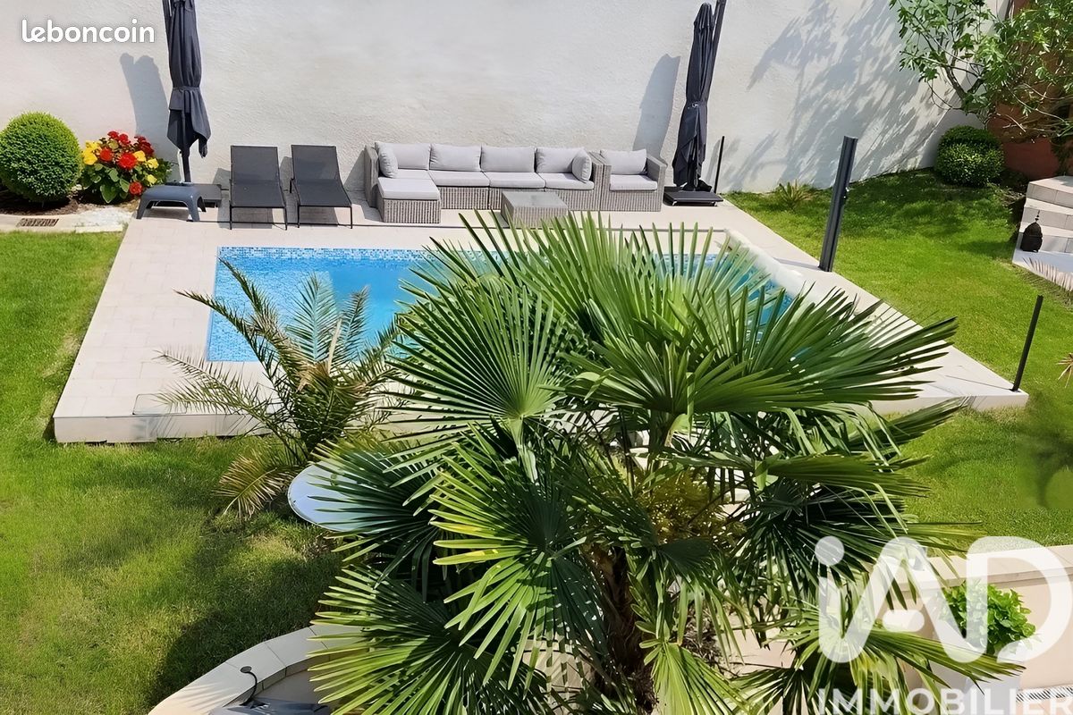 Maison 13 pièces 350 m² · à Saintry-sur-Seine · 350 m² · 780 000 €