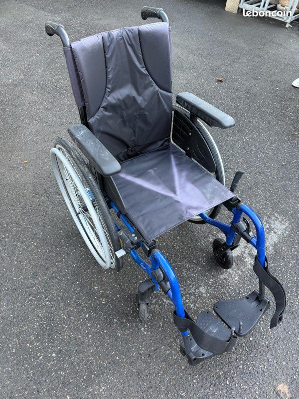 Fauteuil roulant (image 1)