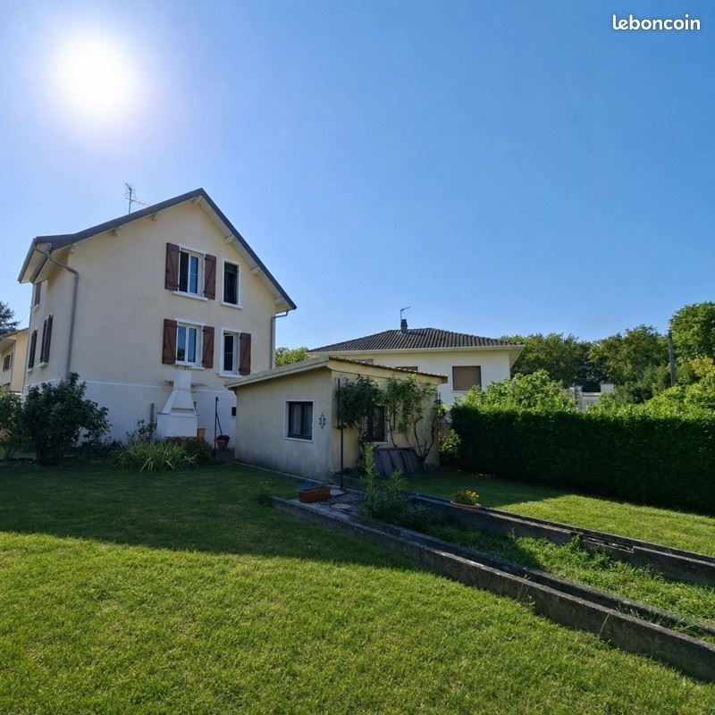Maison 10 pièces 273 m² · à Chambéry · 273 m² · 450 000 €