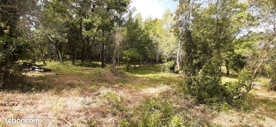 Terrain 976 m² · à Flayosc · 140 000 €