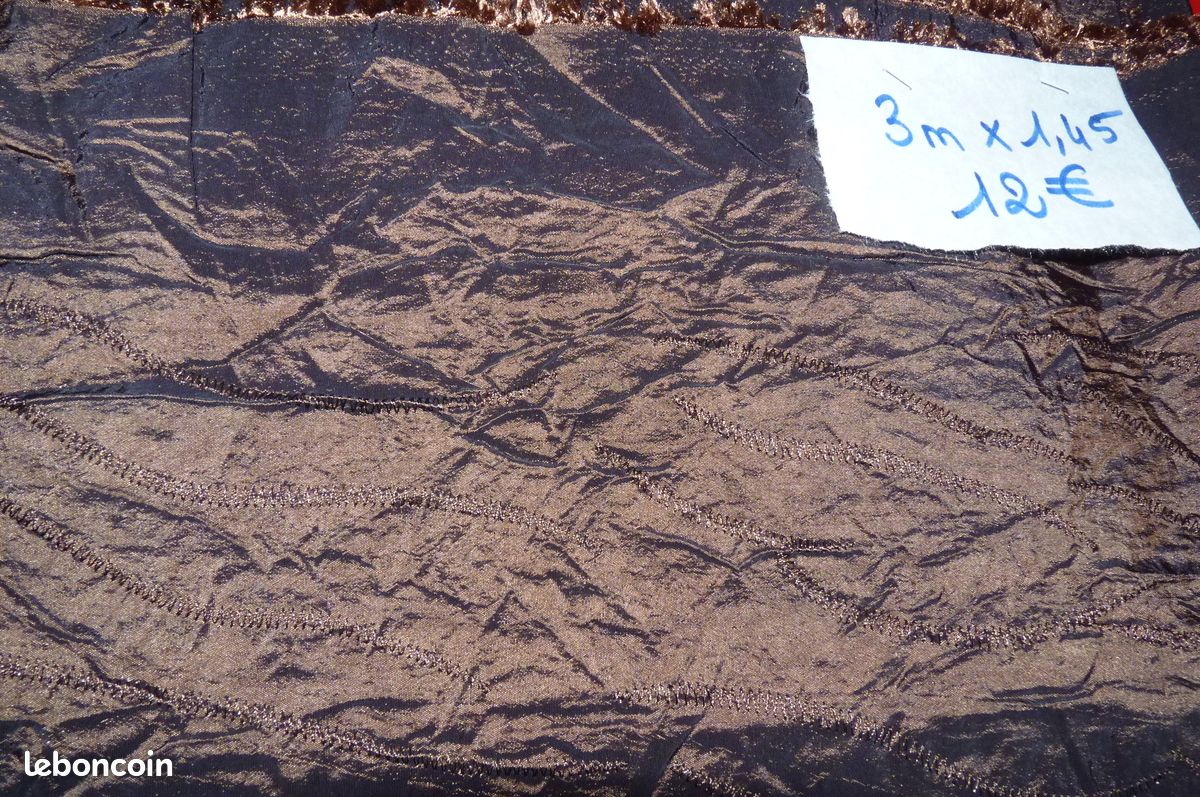 Coupon tissu satiné marron chocolat froissé 3mx1,45m (image 2)