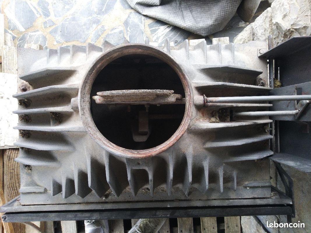Insert en fonte 14kw bon état général (image 1)