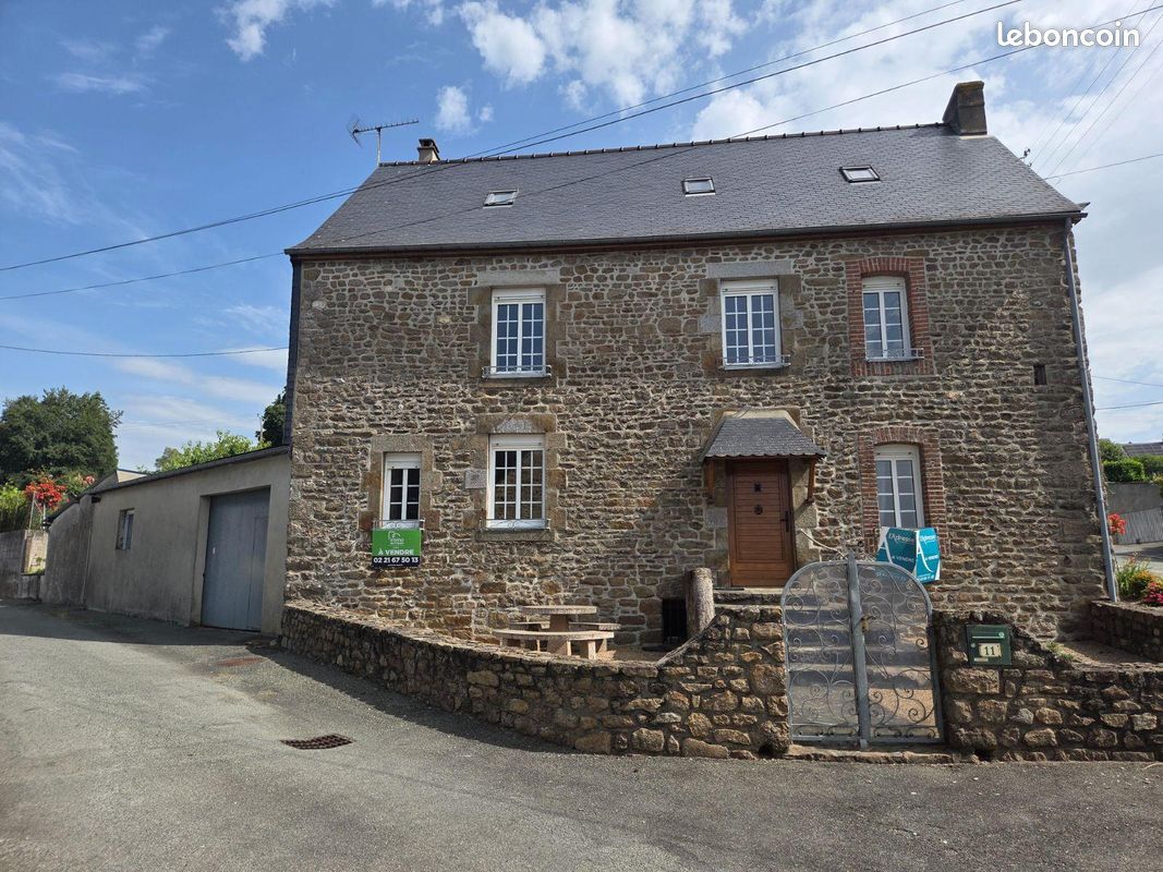Maison 6 pièces 151 m² · à Saint-Georges-Buttavent · 151 m² · 109 500 €