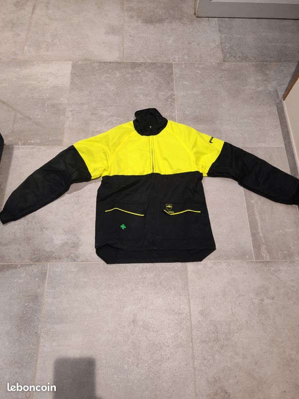 Tenue de tronçonnage (image 1)
