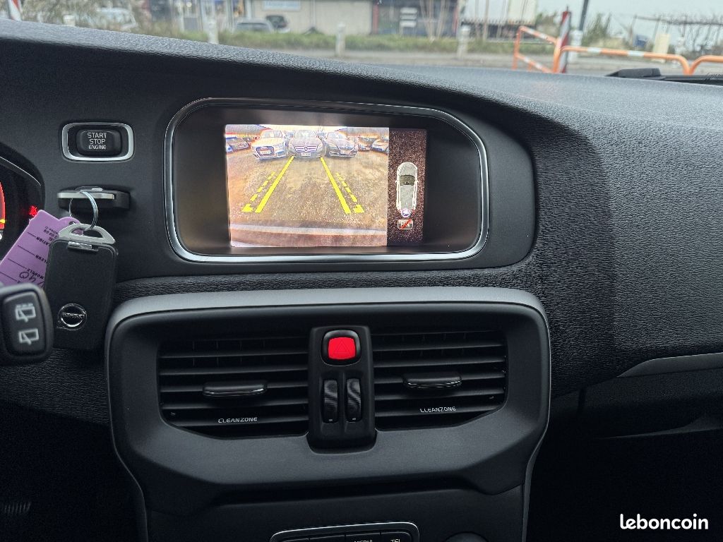 Volvo V40 D2 120 ch Momentum (image 8)