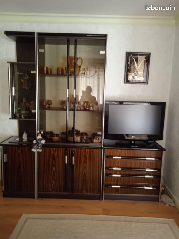 Living salon + bar (image 3)