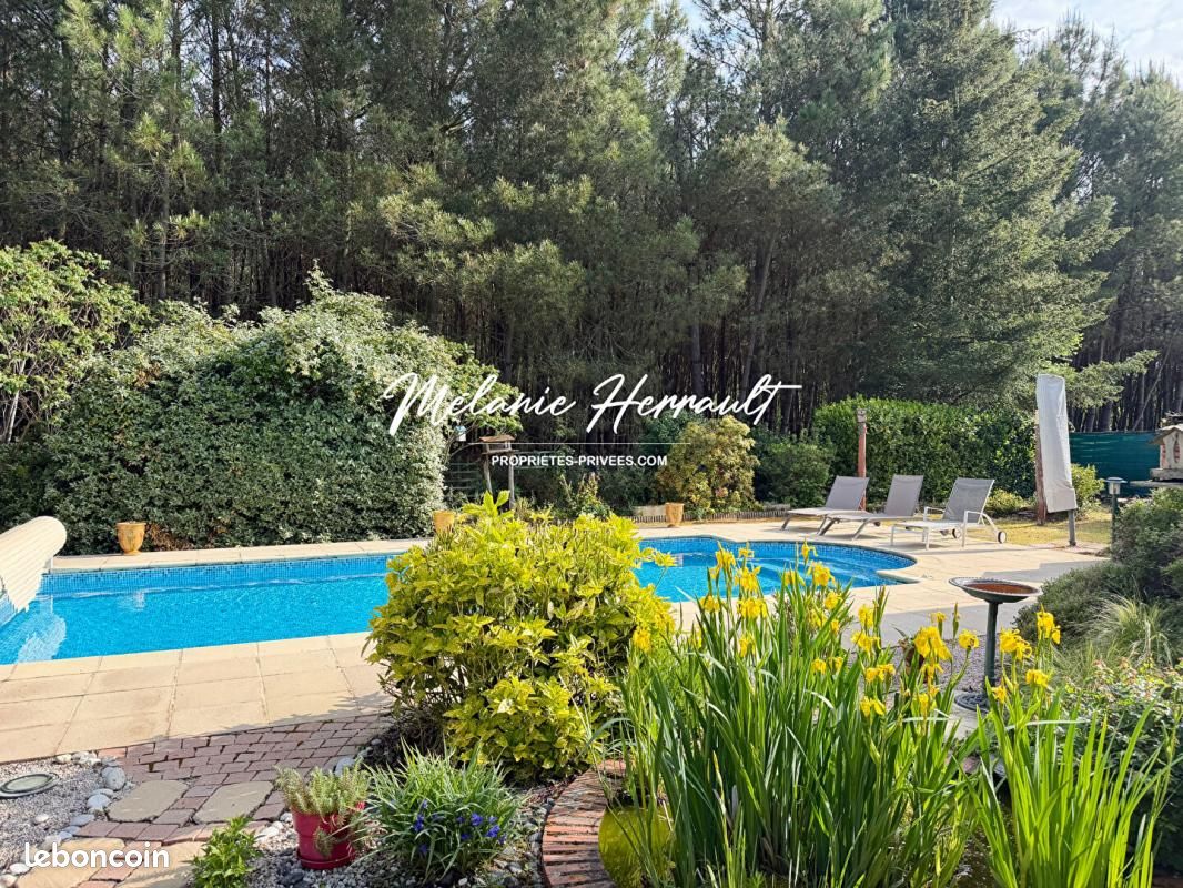 Maison 9 pièces 223 m² · à Challes · 223 m² · 339 000 €