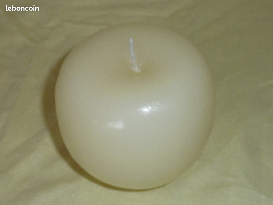 Vends une bougie Neuve en forme parfaite de pomme (image 1)