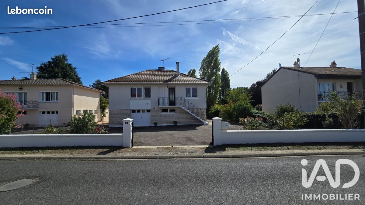 Maison 4 pièces 106 m² · à Charroux · 106 m² · 95 000 €