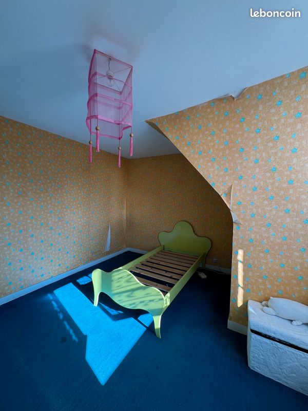 Lit une place + matelas + table de nuit (image 4)