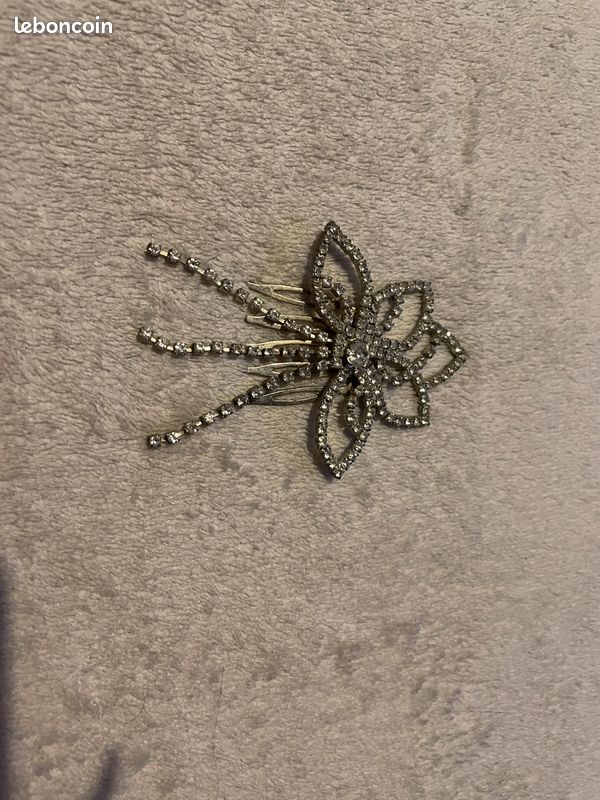 Bijoux de Cheveux, peigne style fleur ou couronne en strass (image 2)