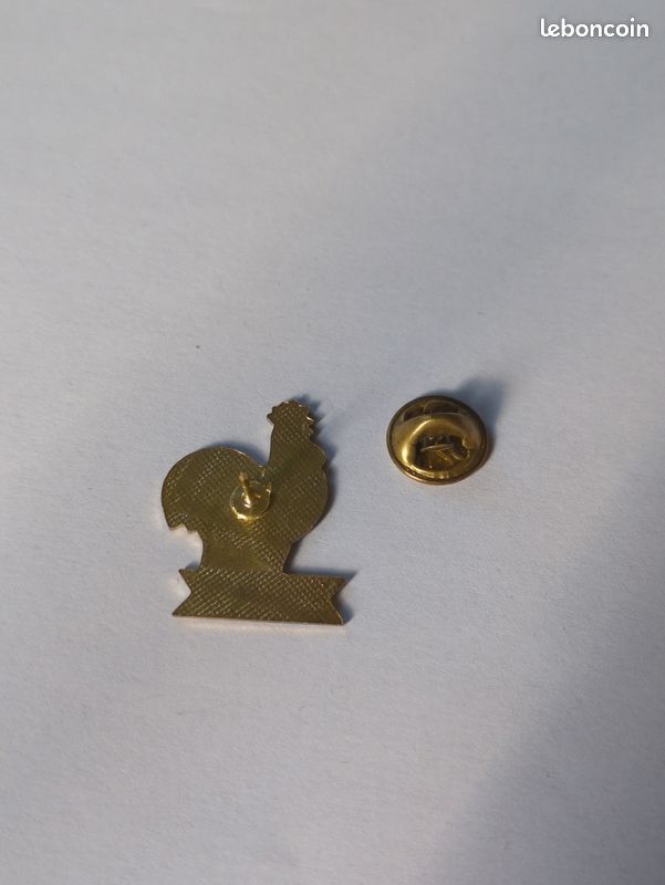 Pin's Equipe de France JO Coq multicolore (image 2)