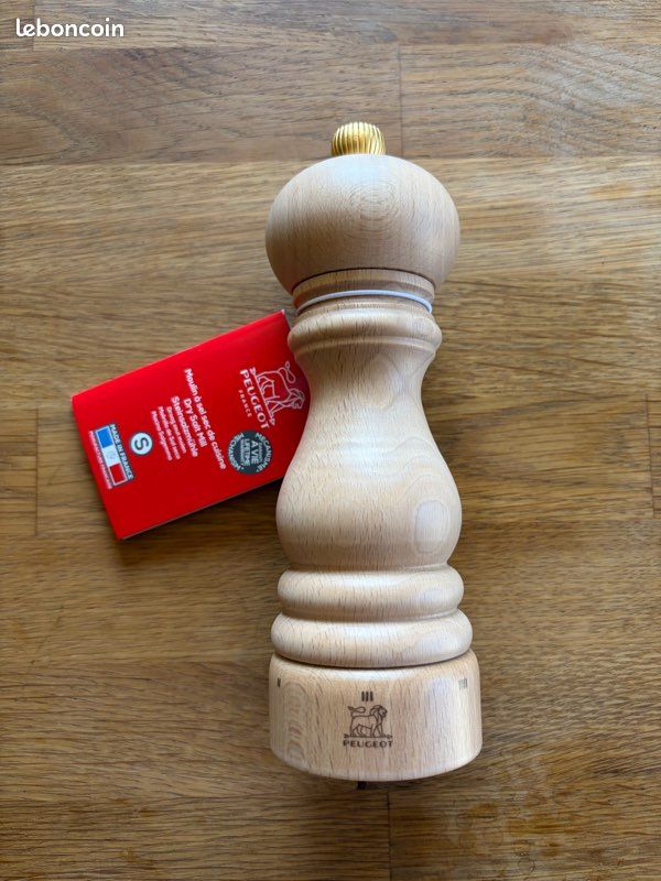 MOULIN A SEL MANUEL PEUGEOT LINE ALUMINIUM 22 CM | Officielle