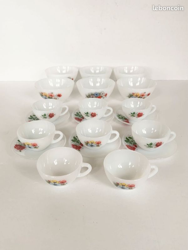 2 Tasses Arcopal Décor Fruits Années 70 Avec Sous-tasses - Verre Opaline