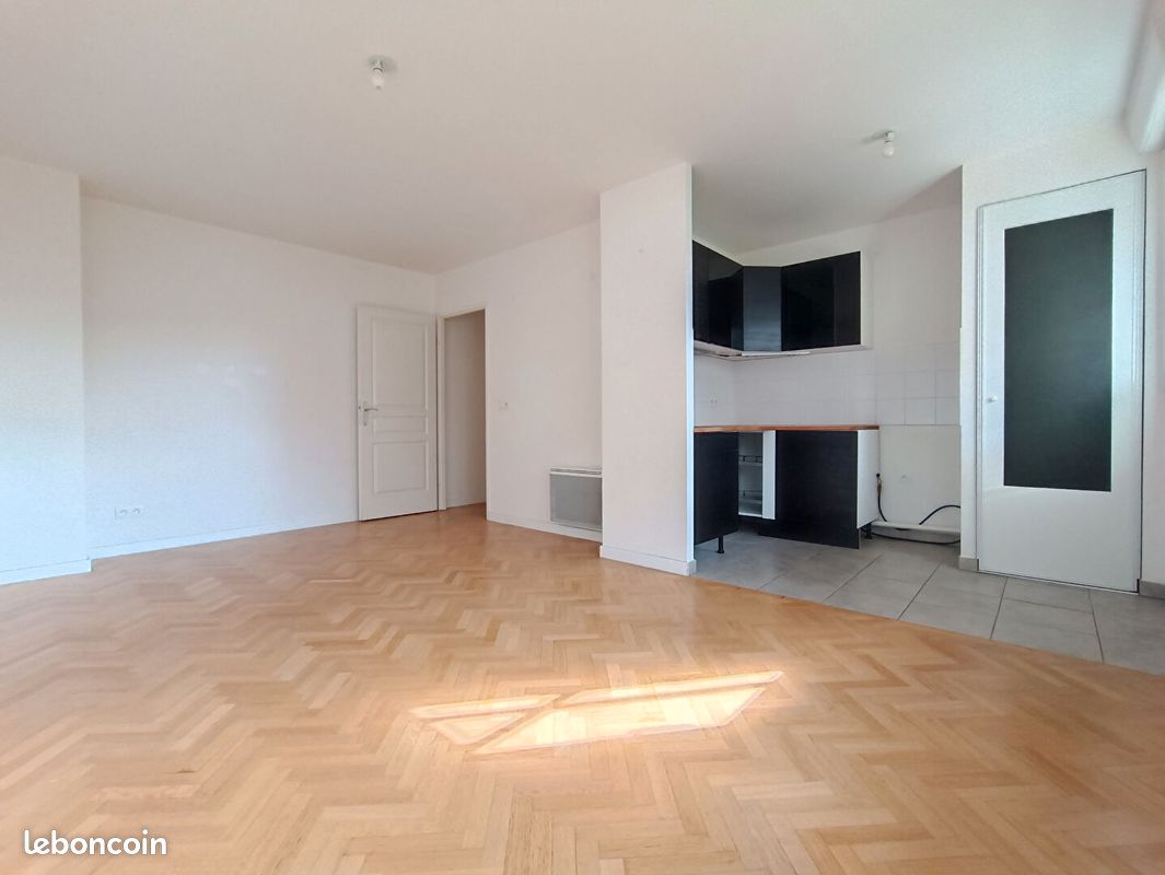 Appartement 3 pièces 57 m² · à Voisins-le-Bretonneux · 57 m² · 250 000 €