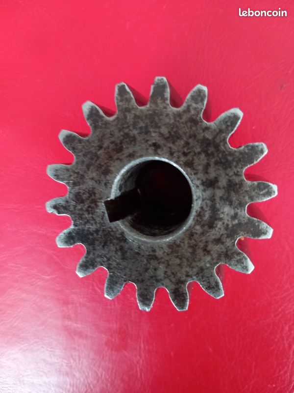 Pignon Arrière Fixie 18 Dents Ancien Stock (à Nettoyer, Jamais Monté) - Pour Pièces