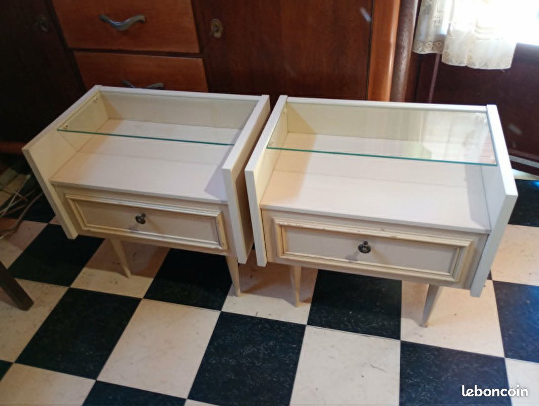 URGENT A SAISIR AVANT LE 19 SEPTEMBRE Lot de 2 tables de chevet bois laqué blanc crème (image 1)
