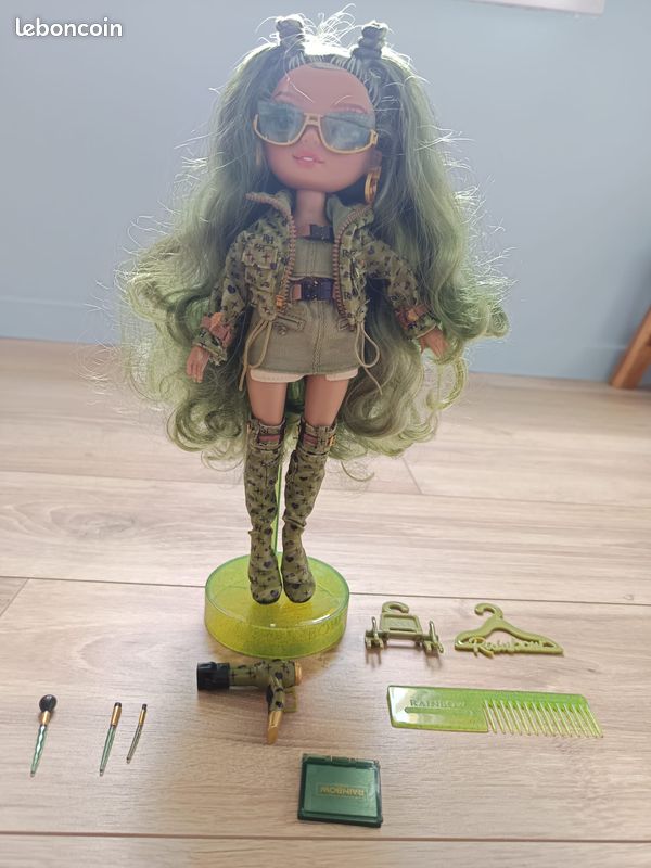 MGA Rainbow High - Olivia Woods (Vert olive) Série 5 (image 1)