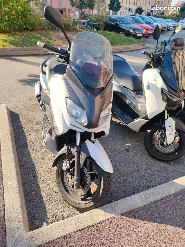 Yamaha xmax (image 1)