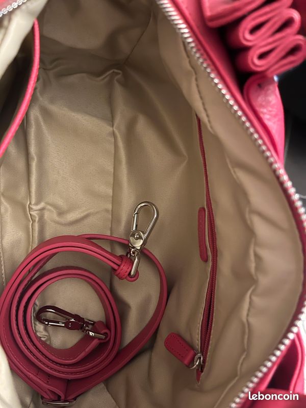 Sac à main Neuf Le Tanneur coloris framboise Accessoires Bagagerie