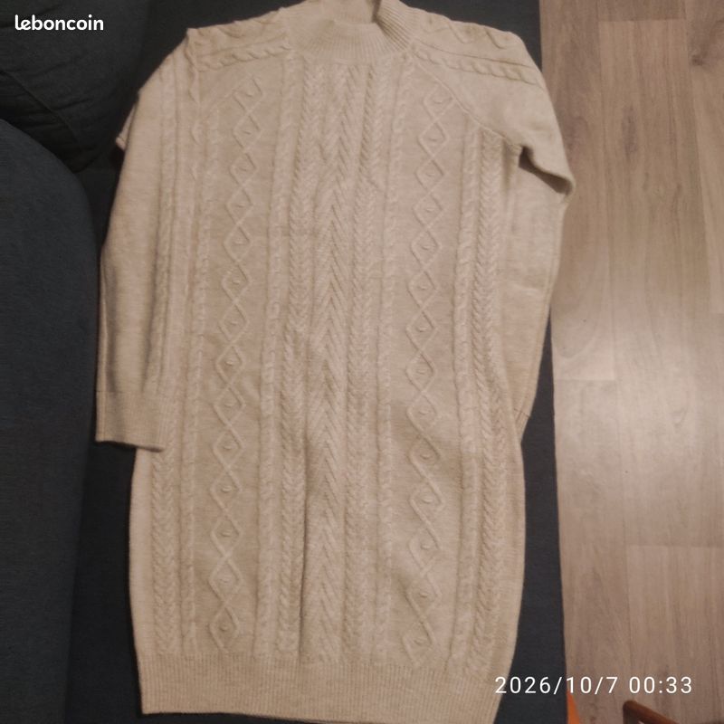 Robe pull beige Cache cache (image 1)
