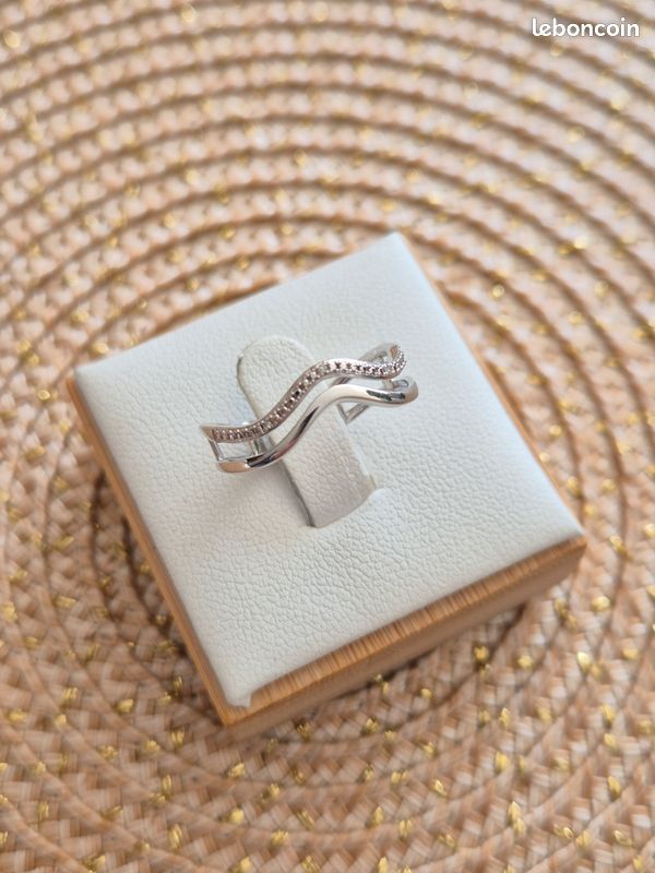 Bague en argent et zircons Montres Bijoux