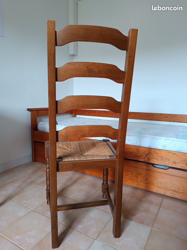 Chaise en bois avec assise en paille (image 3)