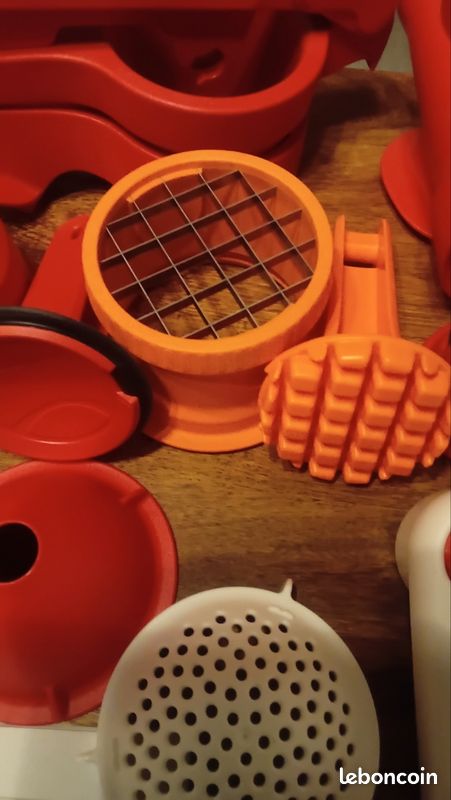 Lot Adaptachef Tupperware : Râpe, Presse-agrumes, Hachoir, Cône à Spaghetti - Occasion