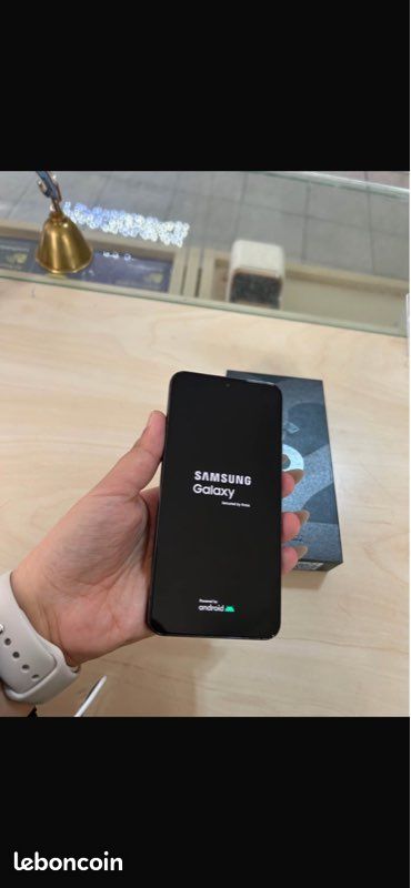 Samsung Galaxy S22 (image 3)