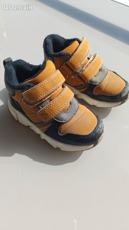 Basket montante à scratch garçon taille 25 Chaussures