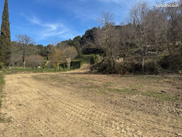 JOUQUES TERRAIN CONSTRUCTIBLE 2720 m2