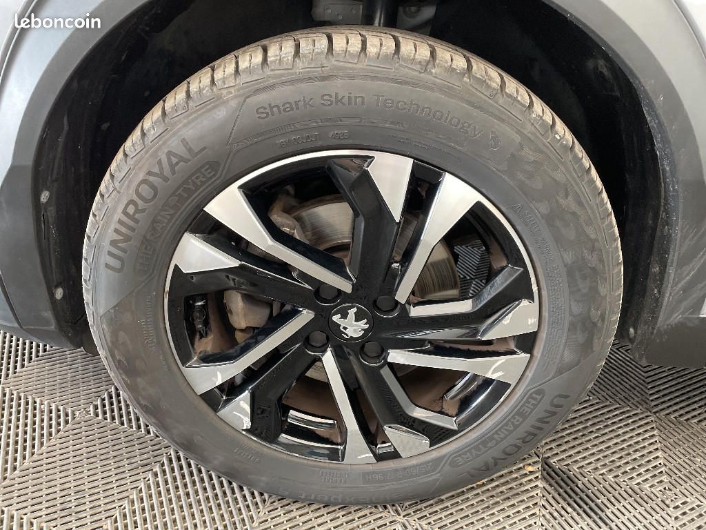 Peugeot 2008 BLUEHDI 130 S&S EAT8 GT (image 22)