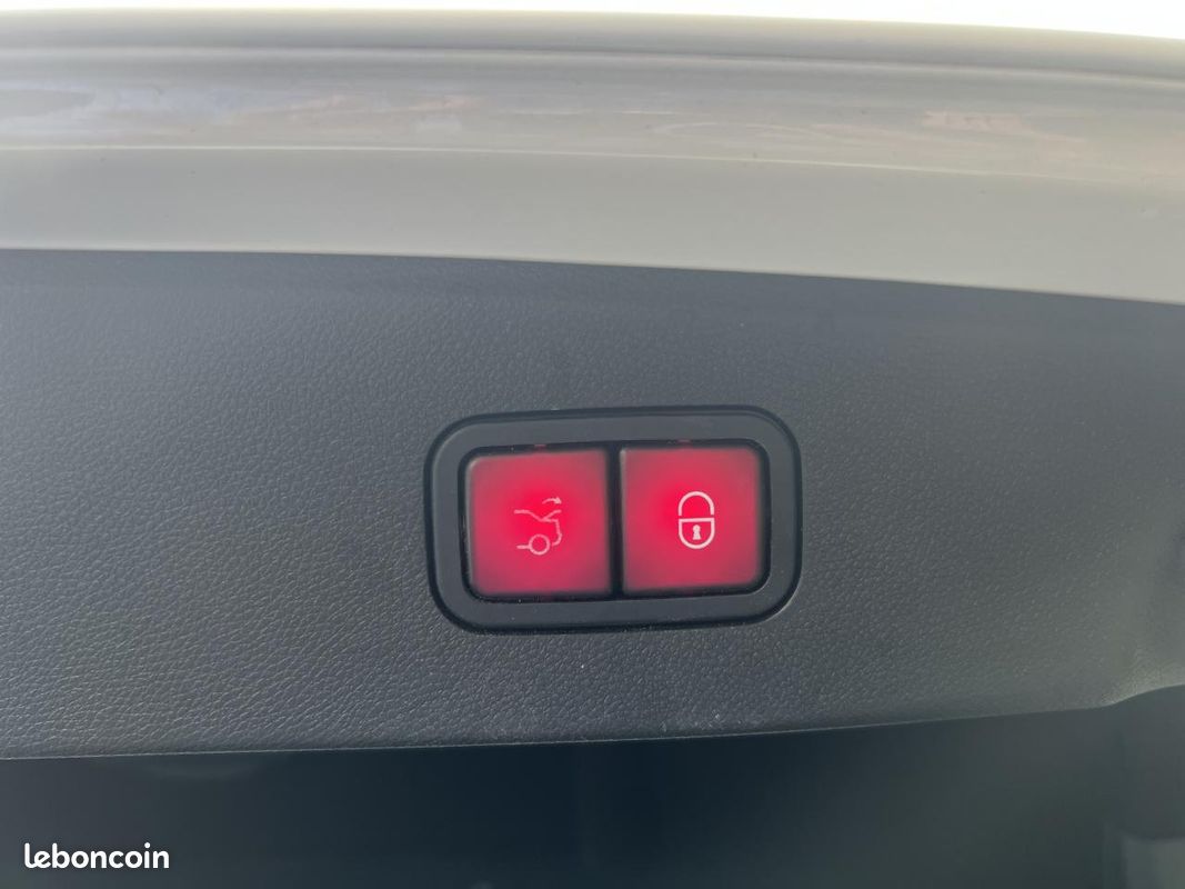 MERCEDES-BENZ CLASSE E 220 BlueTEC Executive A (image 29)