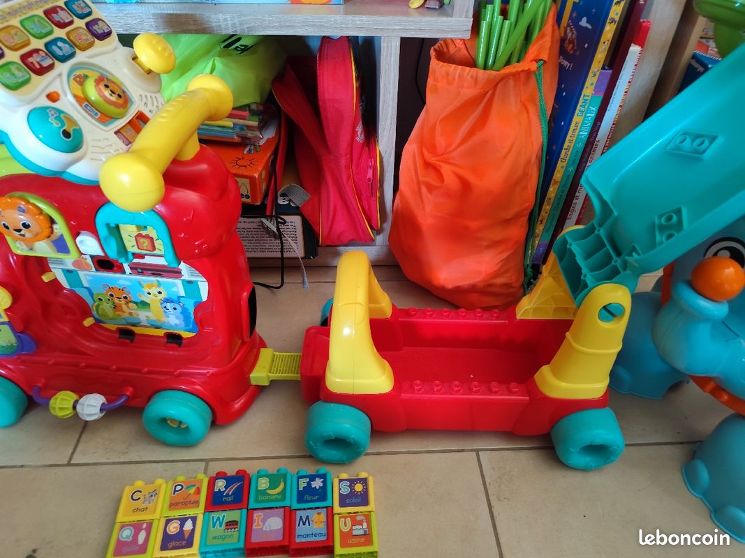 Trotteur maxiloco maxi train 7 en 1 vtech Très bon état A récupérer sur