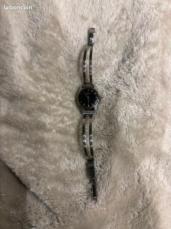 Montre Femme Universal Genève Vintage – Cadran Nacre, Mécanique Manuelle, état Mint