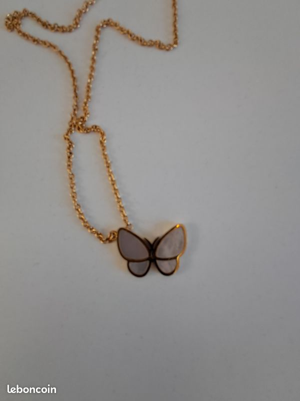 COLLIER CHAINE PENDENTIF SUPERBE PAPILLON EMAIL